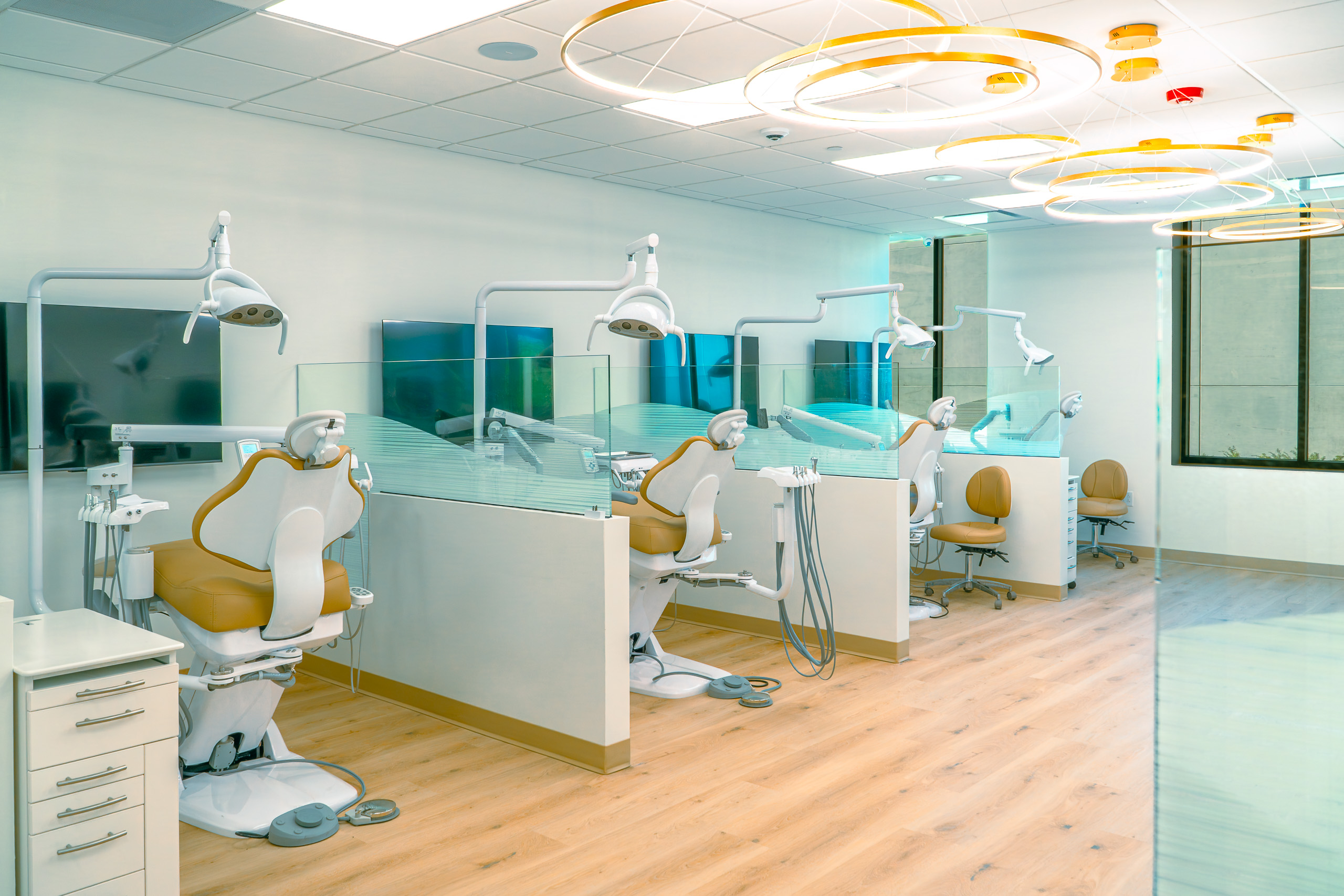 Modern treatment operatory at AIDM